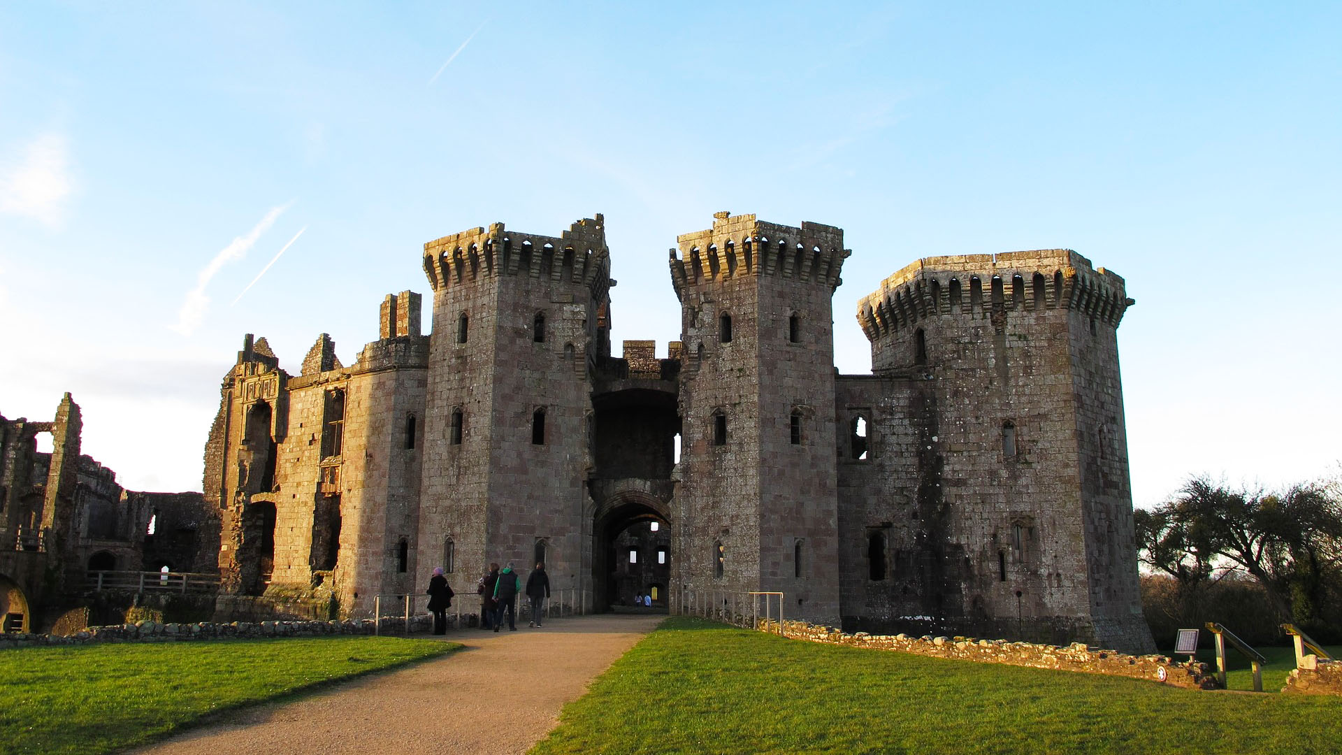 Raglan castle 